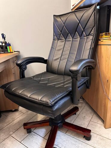 Другое оборудование для бизнеса: Продам стул офисный
