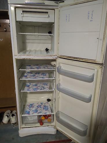 Indesit ikiqapılı soyuducu - Üst qapıda dondurucu bölmə, alt qapıda