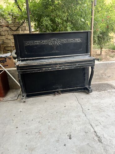 İnformatika: Piano satılır, 30 ilin pianosudur. Barisov qiymət 80 manat, endirim
