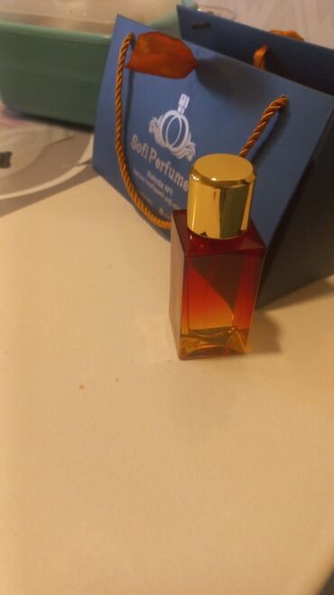Vitaminlər və BAƏ: Sofi Perfume tərəfindən təklif olunan bu ətir, qızılı rəngli qapağı və
