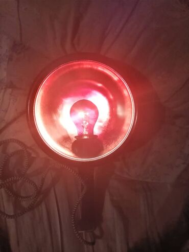 Медицинские лампы: Продам рефлектор с лампой накаливания - колба красного цвета