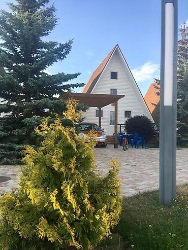 Продажа отелей и хостелов: Продаю отель на Иссык Куле в с. Тамчи . 200 км от г. Бишкек. Участок — 7