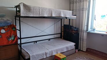 мебель для посуды: Двухярусная кровать
С подушками
Цена 16000с 
Состояние отличное