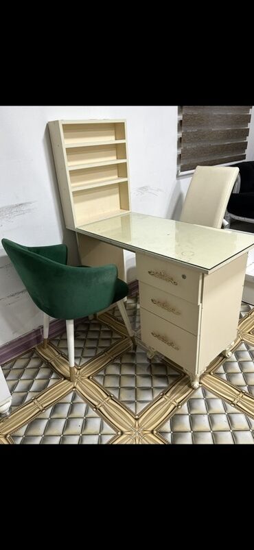 стол для маникюра: Прямой стол, С выдвижными ящиками, С полками, Нет кредита