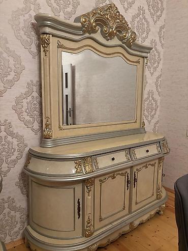 pano: Klassik üslubda böyük güzgülü servis bufeti. - Üslub: Barokko — 1
