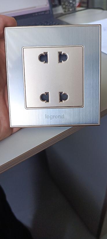 razetka: Legrand tipli iki yuvalı elektrik rozetkası - İkili universal çıxış — 1