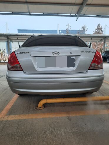 Hyundai: Hyundai Elantra: 1.6 l | 2004 il Sedan — 13