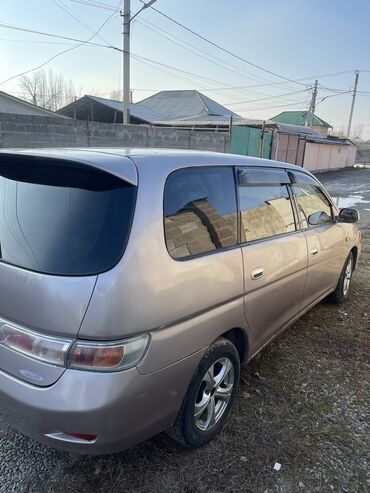 Toyota: Toyota Gaia: 2002 г., 2 л, Автомат, Бензин, Минивэн