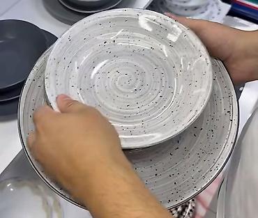 bacac diska: Keramički set tanjira – spiralni dizajn sa tačkicama - Materijal — 1