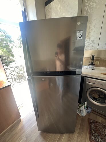 xarab televizor: Б/у 2 двери LG Холодильник Продажа, цвет - Серебристый, Встраиваемый