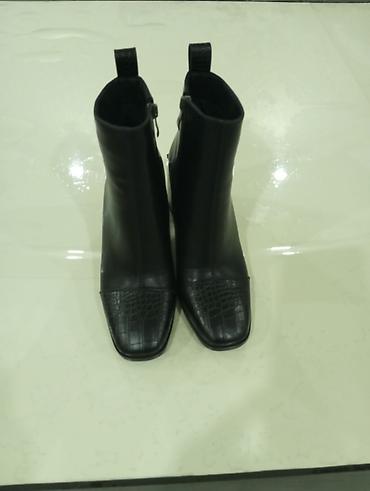 nine west: Женские ботильоны, черные, лаконичный дизайн. - Материал верха — 2