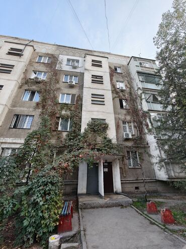 продаю связи с переездом: 1 комната, 33 м², 105 серия, 2 этаж, Евроремонт
