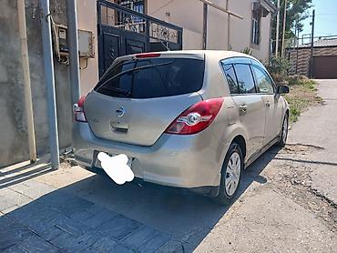 e39 rul: Nissan Tiida hatchback - Kuzov: 5 qapılı hatchback, qızılı/şampan — 5