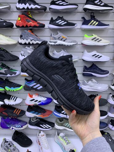 Кроссовки и спортивная обувь: Кроссовки мировых брендов Мы уже 7 лет радуем клиентов оригинальной at lalafo.kg — 25 Кроссовки и спортивная обувь: Кроссовки мировых брендов Мы уже 7 лет радуем клиентов оригинальной — 25