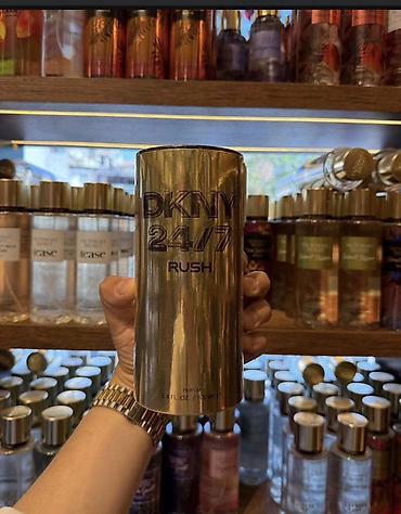 cos: DKNY 24/7 – parfemska kolekcija u metalnim cilindričnim bočicama (100 — 2