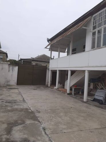 evlər studiya: Yevlax şəhərində, 3 saylı məktəbin arxasında 2 mərtəbəli həyət evi