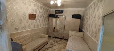 Uzunmüddətli kirayə mənzillər: SATILIR. Nizami metrosu, kubinkada heyet evi satılır . Bir heyetin — 4