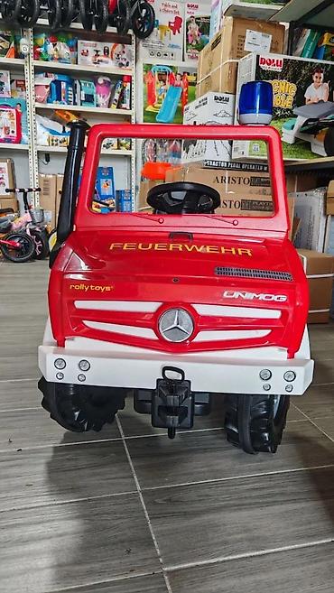 brod igracka za decu: Dečje vozilo na pedale – Mercedes-Benz Unimog vatrogasno vozilo (Rolly — 3