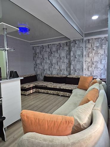 live bar: Стильная студия с современной отделкой и мебелью - Планировка: единое — 3