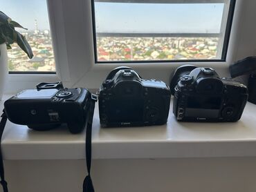 Фотоаппараты: Продаю фотоаппараты 5д Марк 3 работают отлично в комплекте зарядка