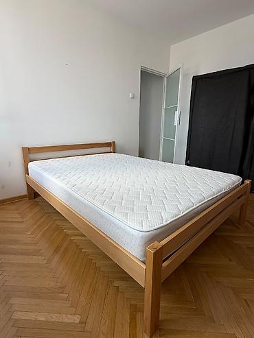 garnitura na razvlacenje: Bračni drveni krevet 140 × 200 cm, sa dušekom - Dimenzije ležajne — 2