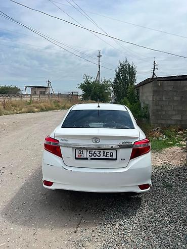жена: Toyota Yaris: 2014 г., 1.5 л, Автомат, Бензин, Седан — 2