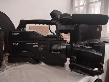 səs sistemi: Sony markalı HD video kamera təklif olunur. Bu model yüksək