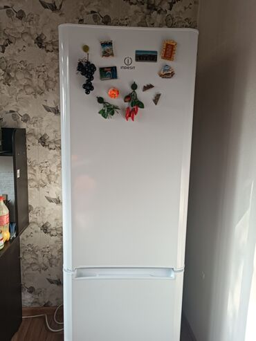 ремонт холадилник: Холодильник Indesit, Б/у, Двухкамерный