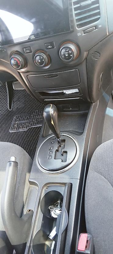 optima otracaqlar: Kia Optima sedan – ağ rəng, 4 qapı, ön‑çəkiş. 2008 ci il motor təzə — 9