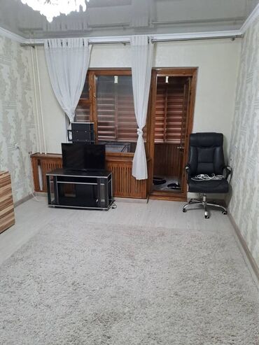 продаю квартиру 10 микрорайон: 3 комнаты, 80 м², 106 серия, 1 этаж, Косметический ремонт
