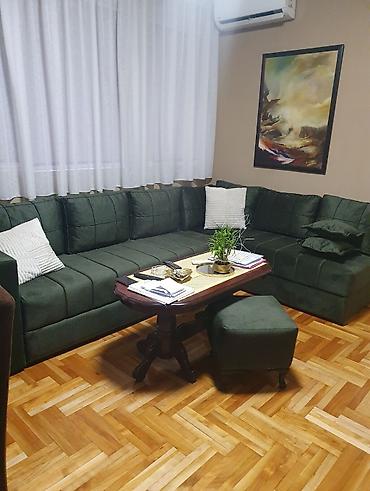 veliki cipelarnik: Ugaona smaragdno zelena garnitura na razvlačenje,jako kratko — 1