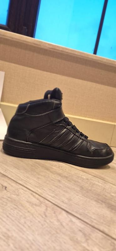 Botinkalar: Satılır: Adidas krossovkalar (42 ölçü) Yaxşı vəziyyətdədir, istifadə — 3