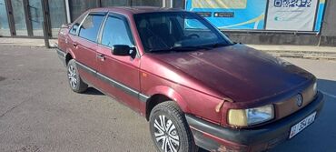 Volkswagen: Volkswagen Passat: 1988 г., 1.8 л, Механика, Бензин, Седан