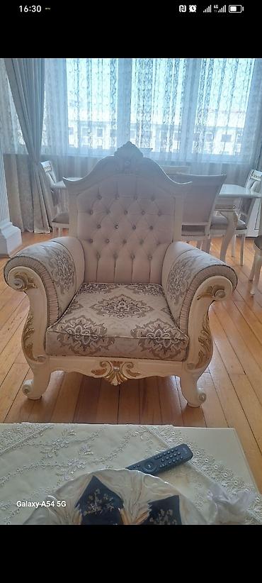 dekor vitrin: Klassik stil qonaq otağı mebel dəsti - Rəng: ağ krem tonlarında — 6