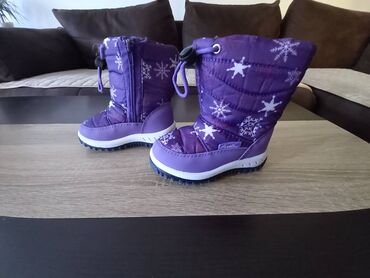 Čizme: Kaonove. Ug je 13,5 cm — 1