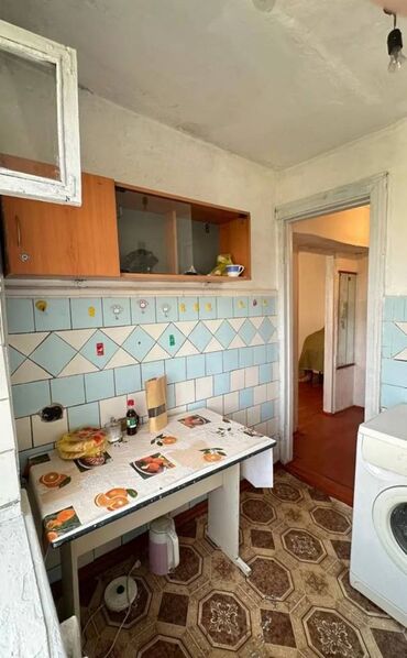 4 болмолуу батир сатылат ош: 1 бөлмө, 32 кв. м, Хрущевка, 4 кабат, Эски ремонт