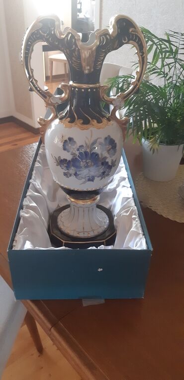 ваза под фрукты: Ваза анфора богемея в своей коробке 50см