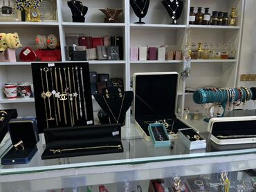 купить готовый бизнес в баку: Tecili Hazir biznes satilir hediyelik mehsullar qol saatlari qramla