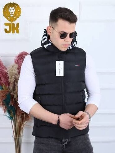 Prsluci: Muski prsluci
S M L XL XXL
Cena 3500 din — 15
