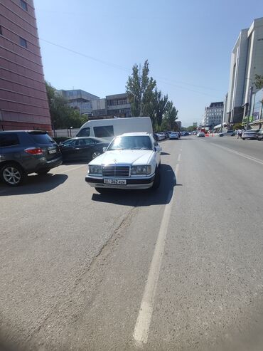 срочно продаю в связи с переездом: Mercedes-Benz W124: 1990 г., 2.5 л, Механика, Бензин, Седан
