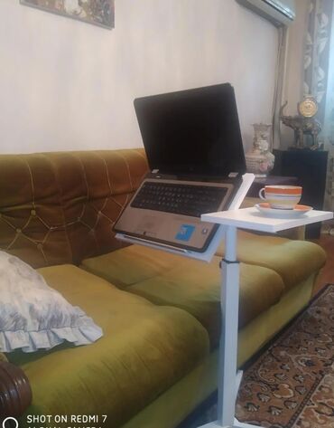 диваны у: Столик для тех кто любит работать с ноутбуком, планшетом,айфоном сидя