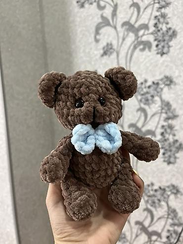 Yumşaq oyuncaqlar: Xırda ölçülü, əl işı toxunma oyuncağı – qəhvəyi ayıcık. - Material — 3