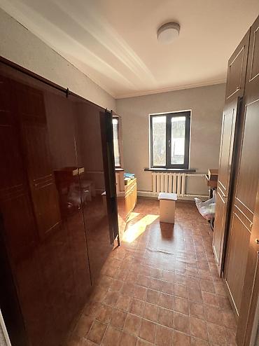 Продажа полдома: Продается участок с домом в районе Восточного вокзала, дороги — 10