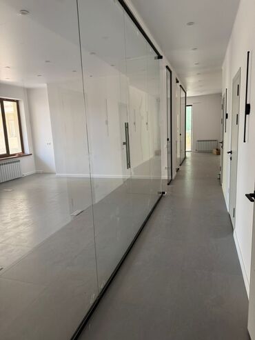 Офисы: Сдаю Офис, 135 м², В жилом комплексе, 1 линия, С отдельным входом, С отдельным сан узлом