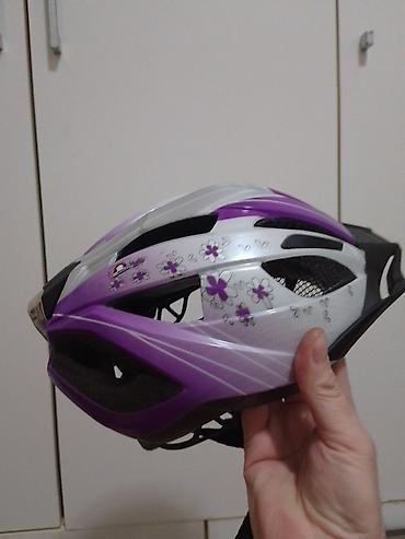 Dodaci za bicikl: Biciklistička kaciga – žensko/dečija, ljubičasto-bela sa cvetnim — 1