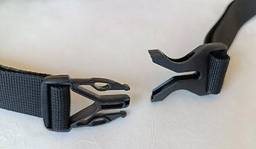 ar max: Torbica pederuša Deuter Neo Belt 1. Dve pregrade. Manjih je dimenzija — 3