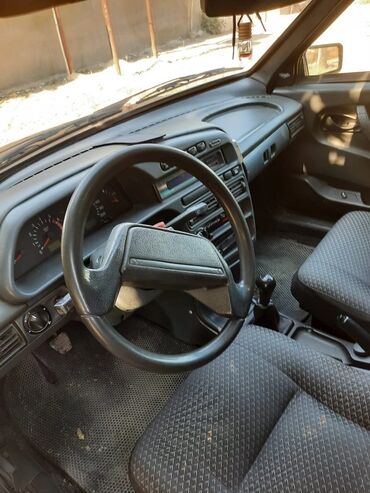 фольксваген поло новый кузов комплектации и цены: Tünd qırmızı rəngli Lada 2115 markalı sedan avtomobil. Avtomobilin