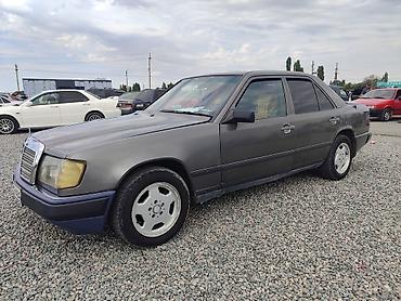 салон машины: Mercedes-Benz W124: 1988 г., 2.3 л, Механика, Бензин, Седан — 1