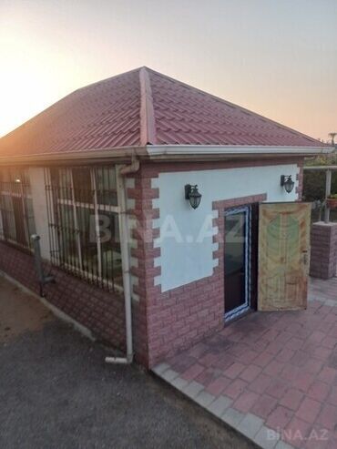 Həyət evləri və villaların satışı: Satılır: həyətyanı sahəsi və tikililər kompleksi - İki mərtəbəli əsas — 5