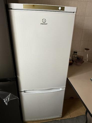 ПРОДАЮ двухкамерный холодильник INDESIT В хорошем состоянии Цвет